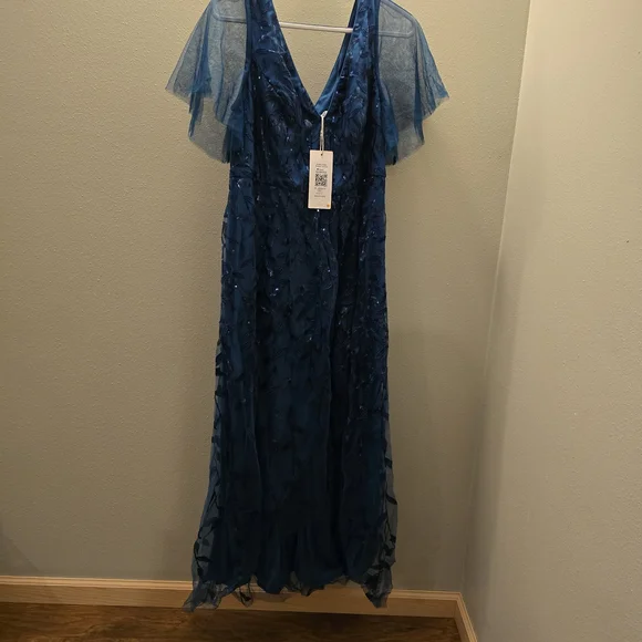 Ever Pretty Gown In Gorgeous Teal Color - Picture 1 of 6